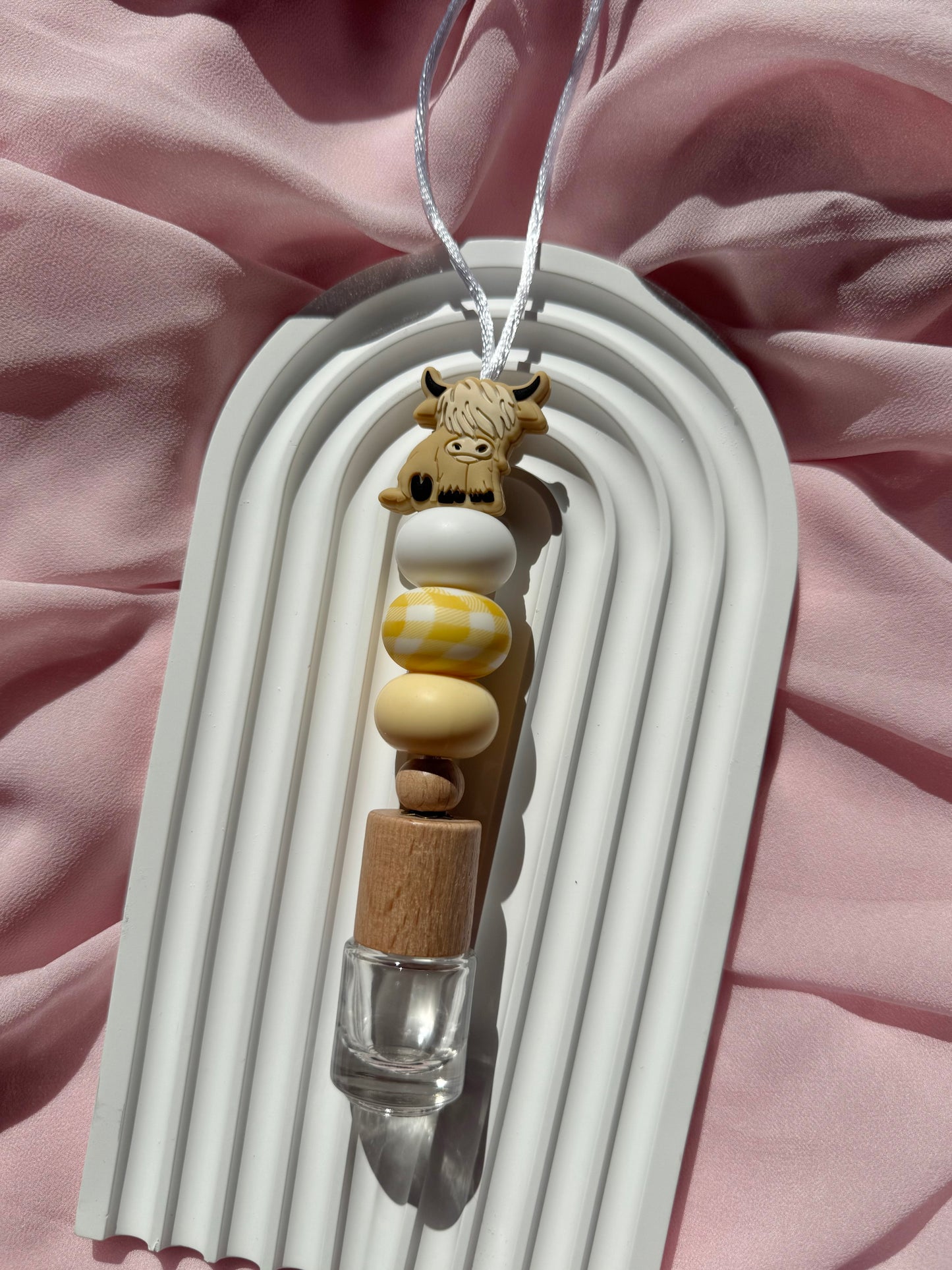 Hanging Diffuser - Yellow Highland Cow - Circle Base