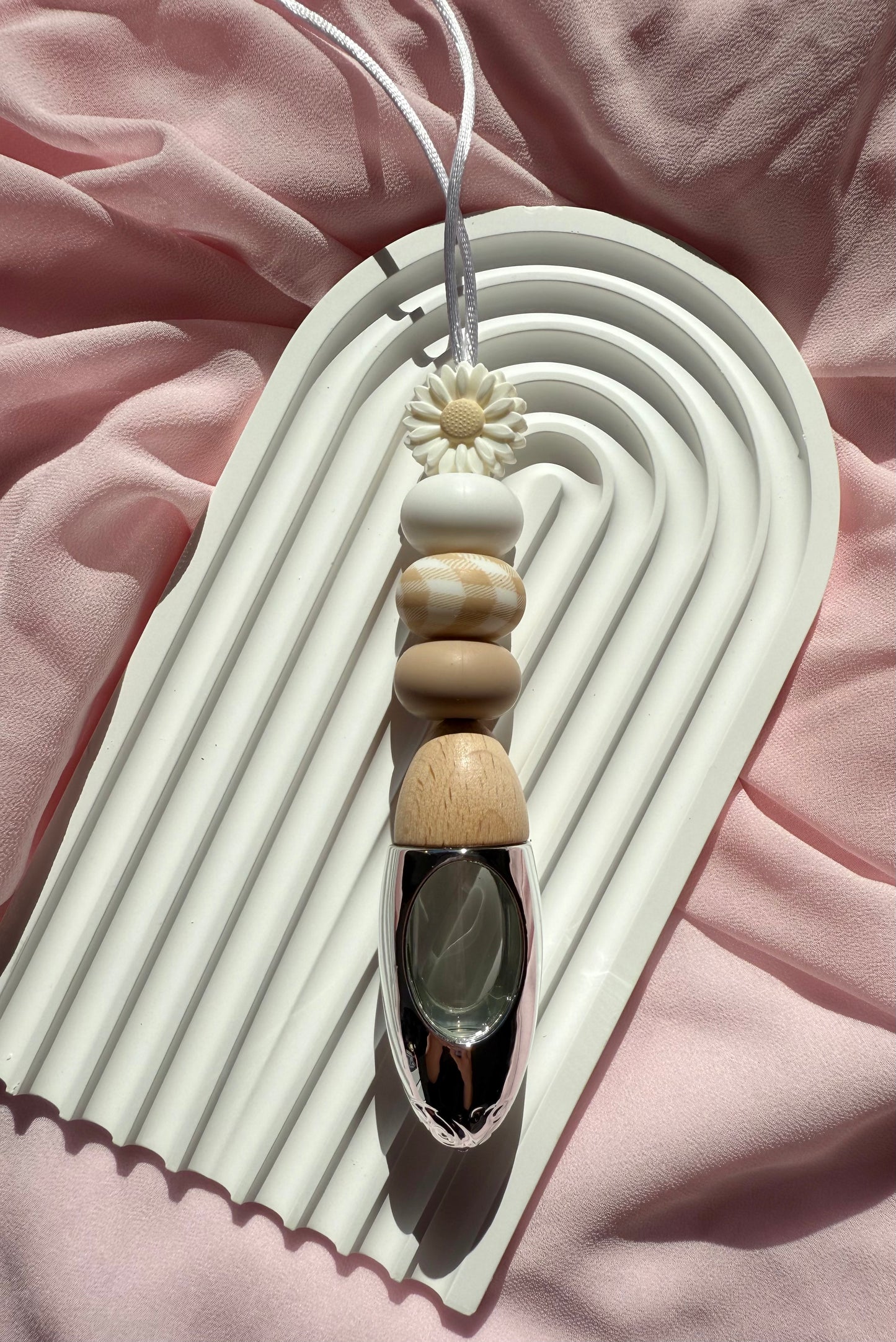 Hanging Diffuser - Beige Daisy - Silver Base