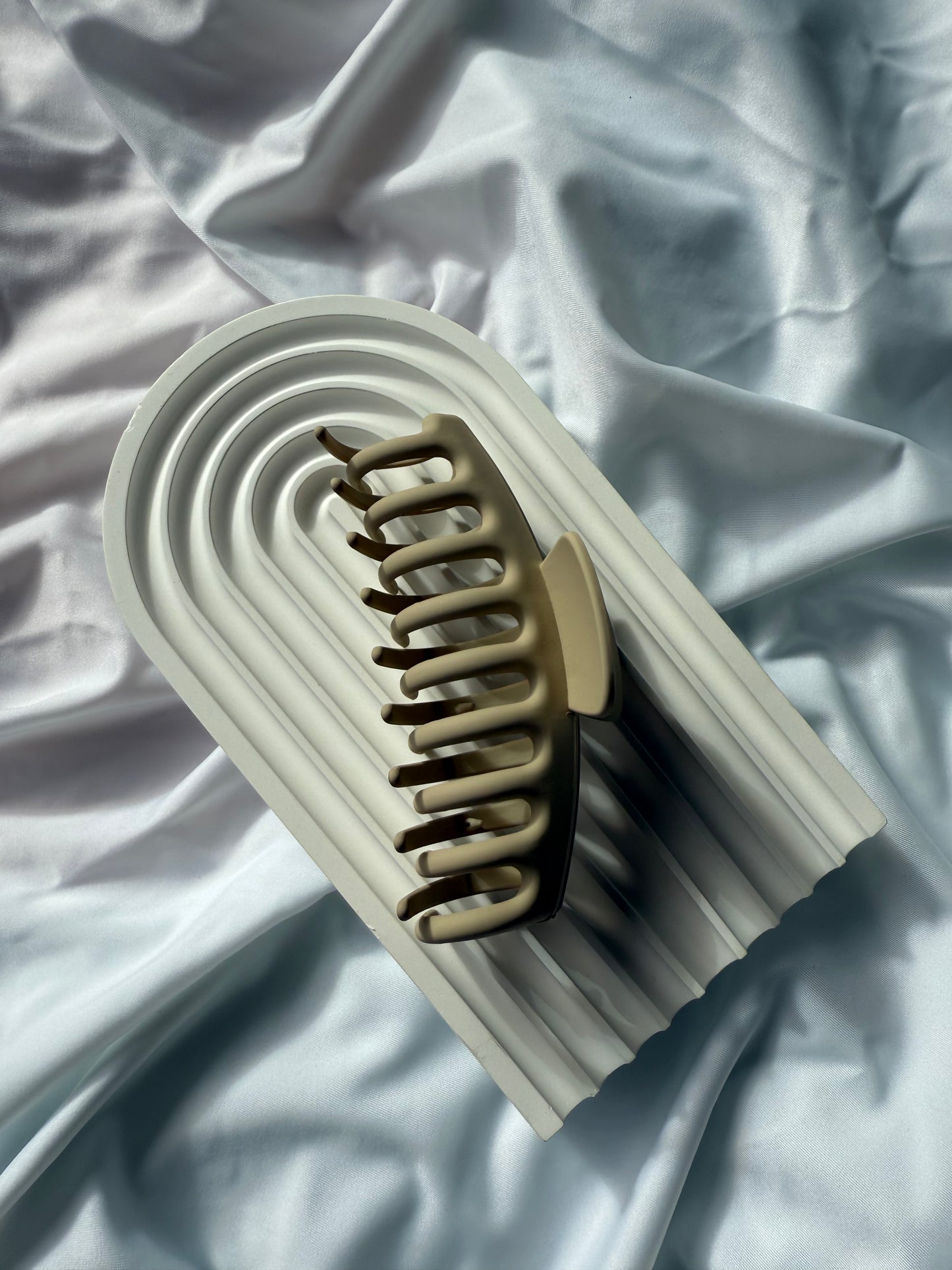 Hair Claw - Light Brown Round