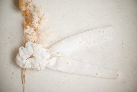 Scrunchie Scarf - White Sunflowers