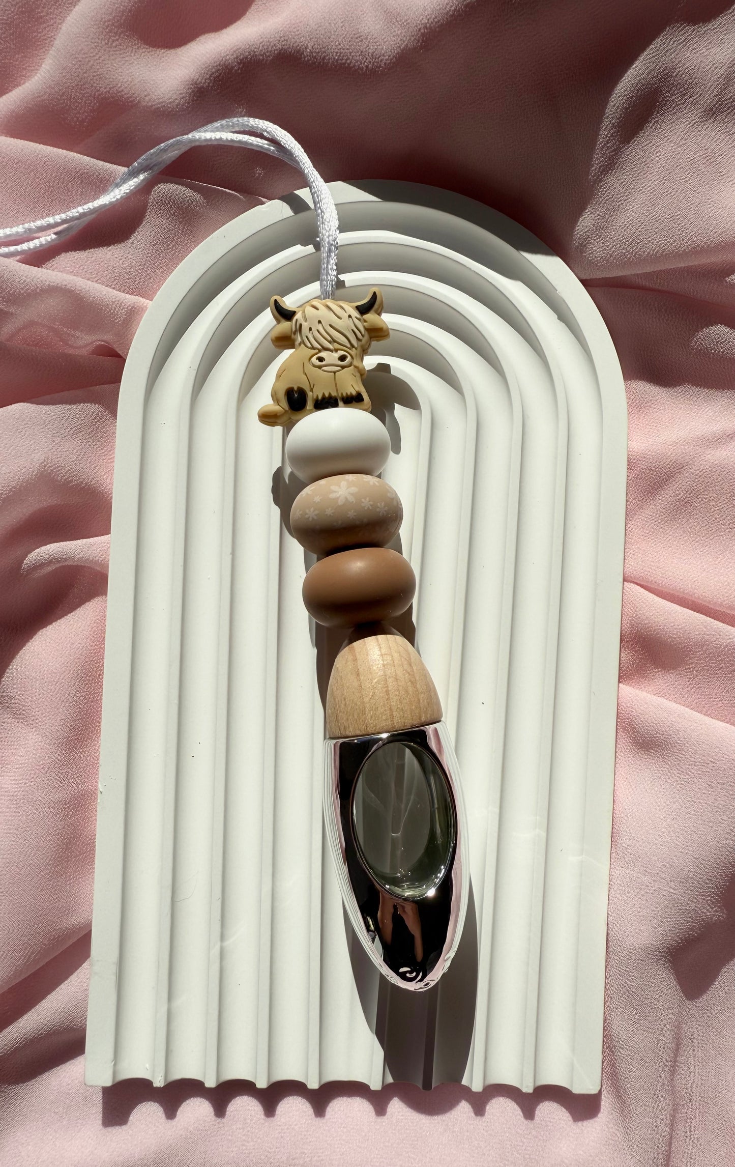 Hanging Diffuser - Beige Highland Cow - Silver Base