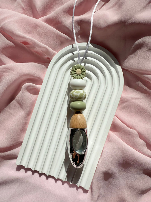 Hanging Diffuser - Sage Green Daisy - Silver Base