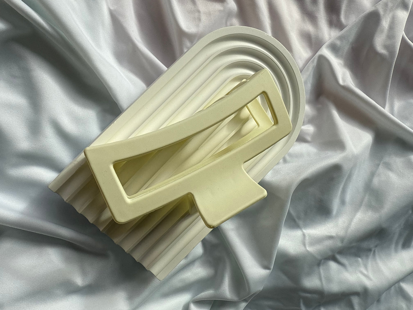 Hair Claw - XL Cream