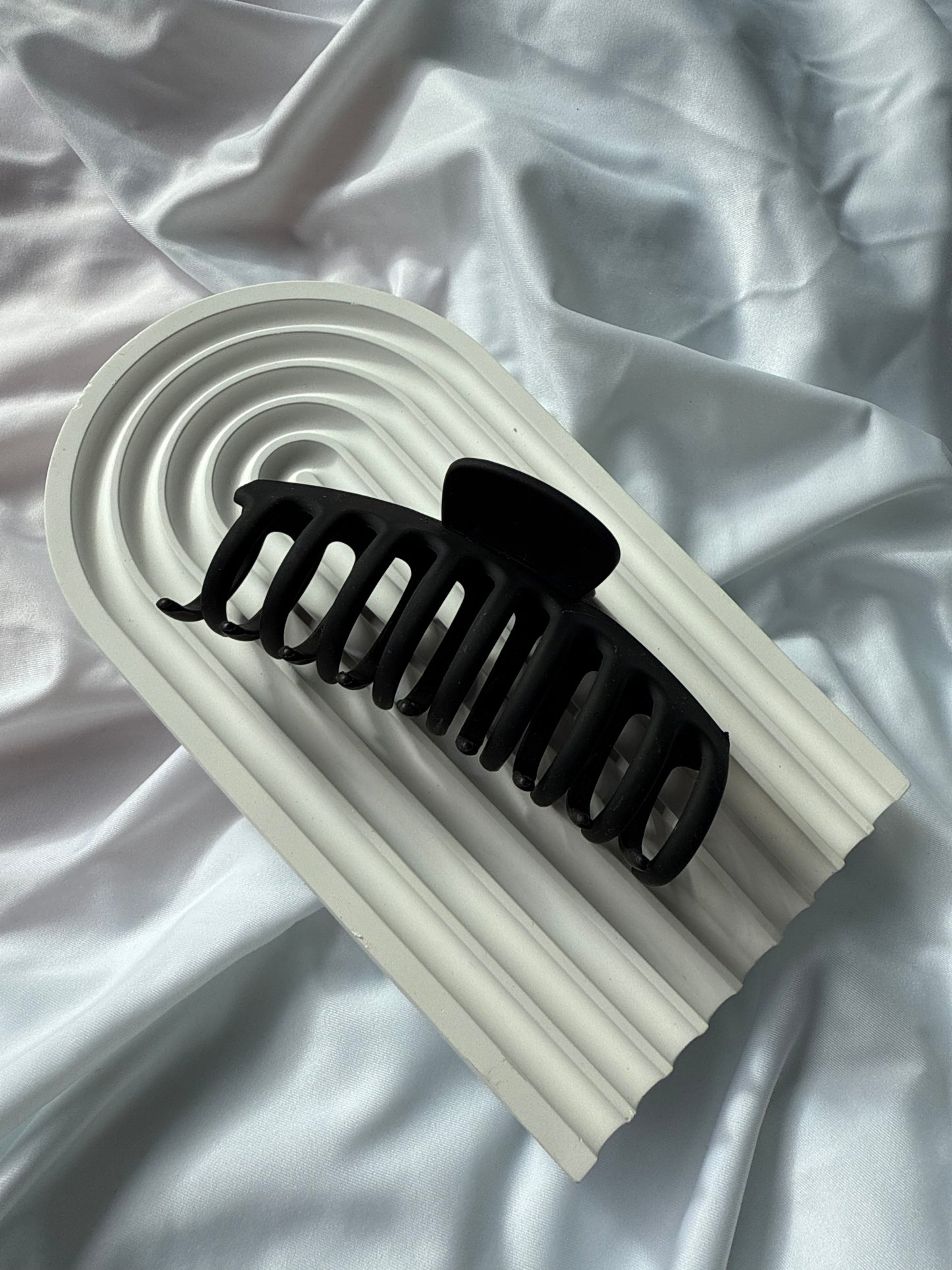 Hair Claw - Black Round